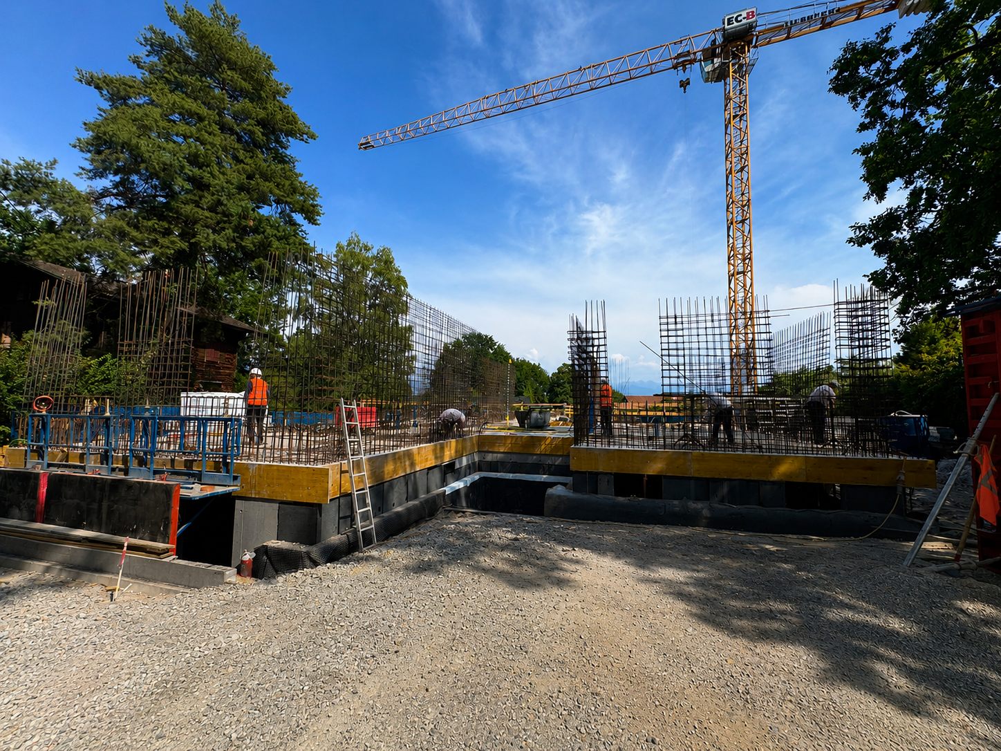 Grue et ferraillage des murs sur le chantier AVZ de Vandœuvres